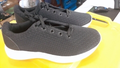 Giày thể thao đen đế trắng