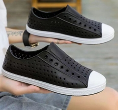 Giày nhựa đen viền trắng