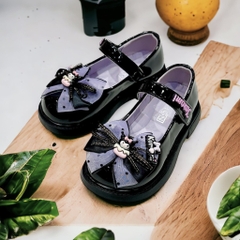 Giày BÚP BÊ cho bé gái hoạ tiết Kuromi nơ BÓNG K61 - LikeKids