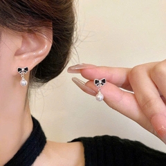 Bông Tai Nơ Màu Đen Ngọc Rơi Chân Bạc s925