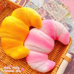 Bánh Squishy Sừng Trâu To Bự Slow Mềm Mịn HT