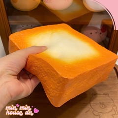 Squishy Chính Hãng Moozy bánh mỳ bơ siêu to khổng lồ