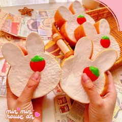 Squishy bánh tai thỏ quả dâu dễ thương HT