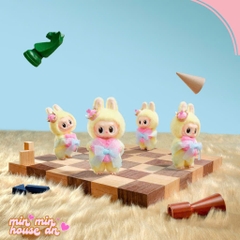 POP MART THE MONSTERS Let's Checkmate Series-Vinyl Plush Hanging Card - Labubu queen 17cm