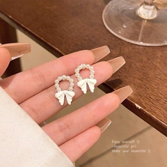 Bông Tai Hình Chiếc Nơ Màu Trắng Đính Ngọc  Xinh Xắn, Chân Bạc S925