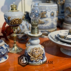 Đèn tháp hoa sen men rạn đắp nổi Bát Tràng