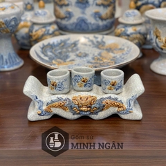 kỷ ngai rồng men rạn đắp nổi