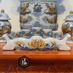 kỷ ngai sen men rạn đắp nổi