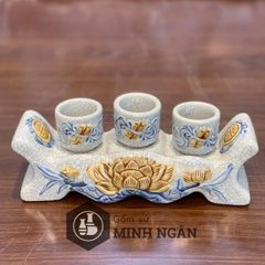 kỷ ngai sen men rạn đắp nổi