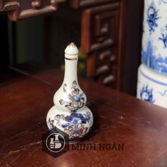 Nậm rượu hồ lô men lam vẽ vàng