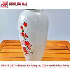 Lọ hoa dáng bom vẽ sen dây đỏ