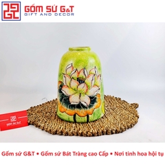 Lọ hoa chuông bạch liên nền xanh