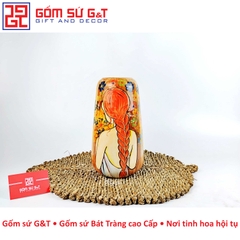 Lọ hoa dáng đu đủ vẽ cô gái