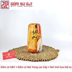 Lọ hoa dáng đu đủ vẽ cô gái