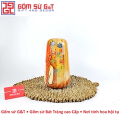 Lọ hoa dáng đu đủ vẽ cô gái