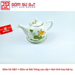 Bộ trà chóp lửa men kem vẽ sen vàng