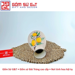 Lọ hoa dáng chân xòe vẽ cam