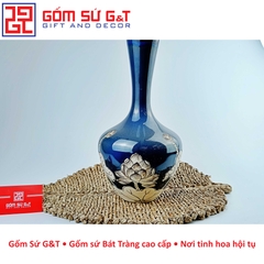 Lọ hoa dáng tỏi vẽ sen nổi