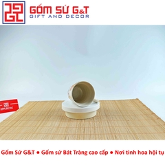 Cốc quai vẽ cúc đỏ