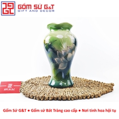 Lọ hoa chân đèn miệng lượn vẽ 3D sen cầm