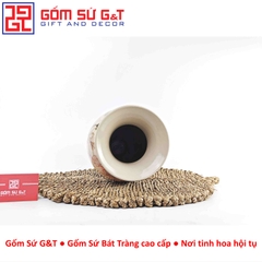 Lọ hoa vuốt tay vẽ bạch liên