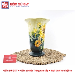 Lọ hoa vuốt tay dáng chân ly miệng lượn vẽ hoa hướng dương
