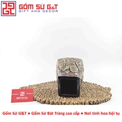Lọ hoa dáng phích vuông khắc lá chuối H30