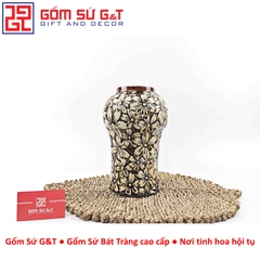 Lọ hoa dáng búp bê nâu khắc ngàn hoa H30