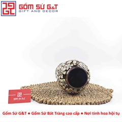 Lọ hoa dáng búp bê nâu khắc ngàn hoa H30