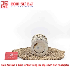 Lọ hoa dáng búp bê nâu khắc ngàn hoa H30
