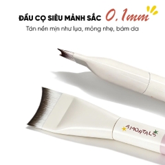 Cọ Tán Nền Hình Lưỡi Liềm AMORTALS Effortless Application Crescent Foundation Brush