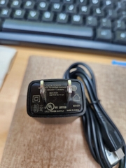 Cóc sạc Yoosee 5V / 2A  đầu ra cổng USB 3.0, không bao gồm dây - Trắng / Đen tùy lô hàng