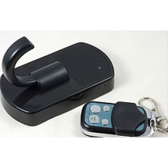 camera-nguy-trang-moc-ao-treo-tuong