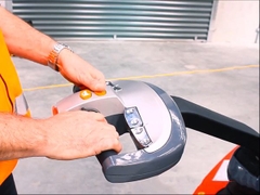 XE NÂNG ĐIỆN ĐỨNG LÁI 1.3-1.4 TẤN (CÀNG KÉO ĐẨY)