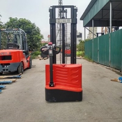 Xe nâng điện Heli 1.5 tấn dắt lái giá rẻ