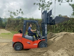 Xe nâng Heli lắp bộ gầu xúc