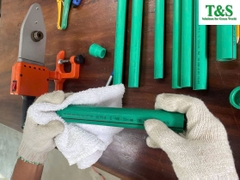Lau ống PPr bằng khăn lau sạch, không phát sinh bụi