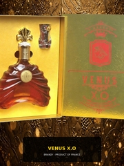 Rượu Brandy Pháp Venus X.O Product of France 700ml 40% - Chai Vỏ Sò Hộp Vàng Hoàng Gia