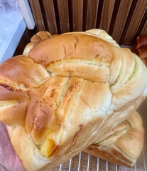 Bánh mì lá dứa, khoai môn, sầu