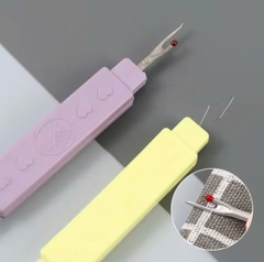 Dụng cụ xỏ kim và tháo chỉ rọc rạch khuyết 2 ĐẦU có nắp đậy tiện dụng (GIÁ 1 CÁI)