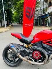 MONSTER 821