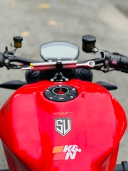 MONSTER 821