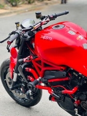 MONSTER 821