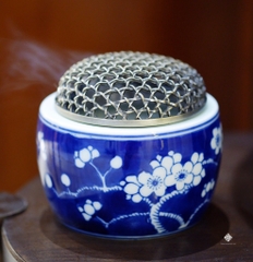 Lư gốm kho báu của bà