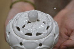 Lư búp sen gốm trắng