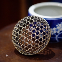Lư gốm kho báu của bà