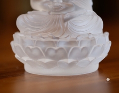Tượng Đức Phật Dược Sư cầm bảo tháp lưu ly trắng 12.5cm