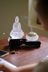 Góc an Quan Âm Bồ tát lưu ly trắng