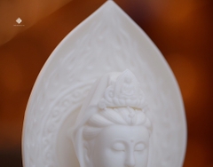 Tượng Quan Âm Bồ tát đứng sứ trắng