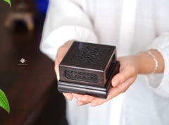 Lư vuông vạn phúc gỗ đàn hương tím